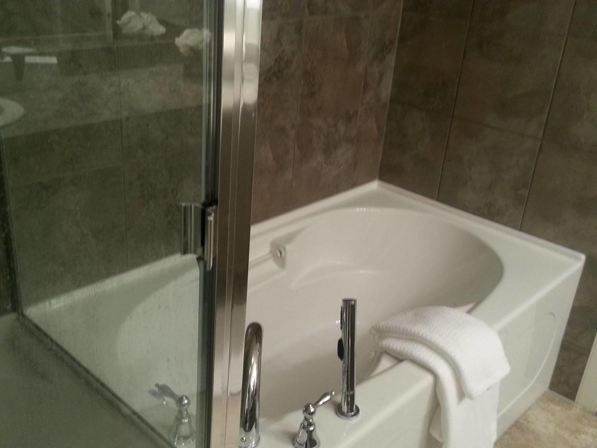 Pinnacle Inn & Suites Aspen YYC Buitenkant foto