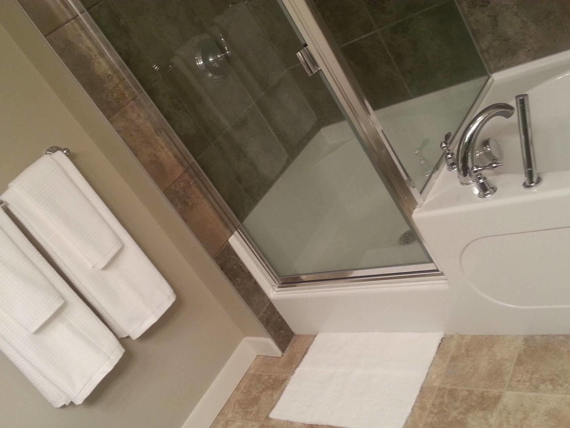 Pinnacle Inn & Suites Aspen YYC Buitenkant foto