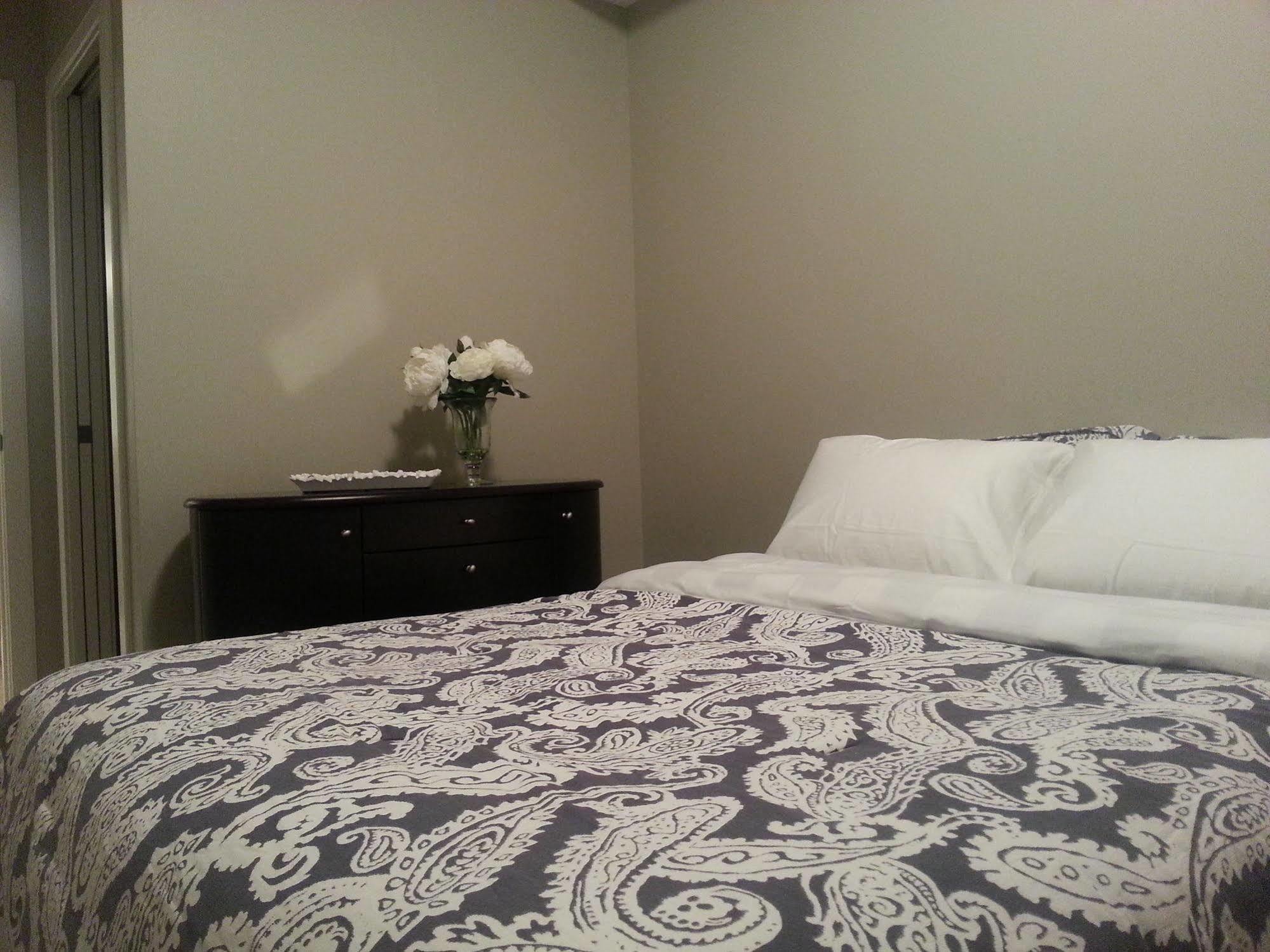 Pinnacle Inn & Suites Aspen YYC Buitenkant foto